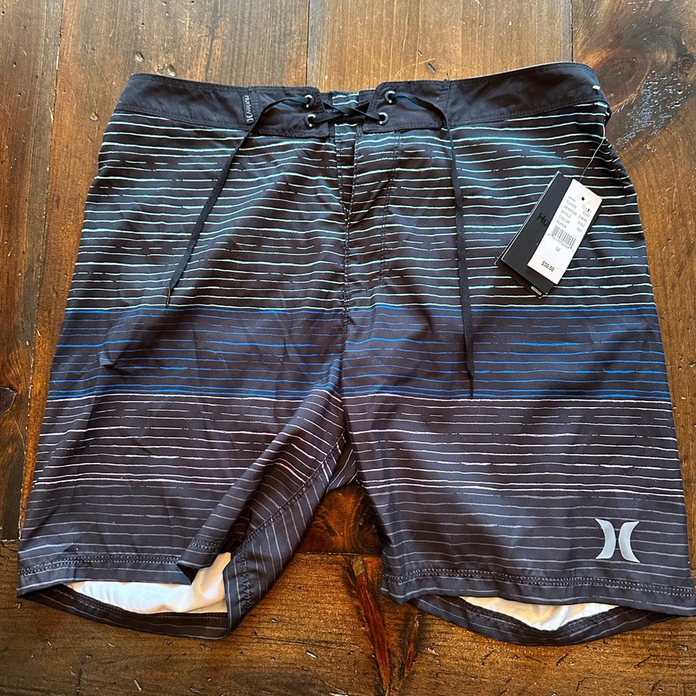 Men’s Hurley board shorts size 32. NEW